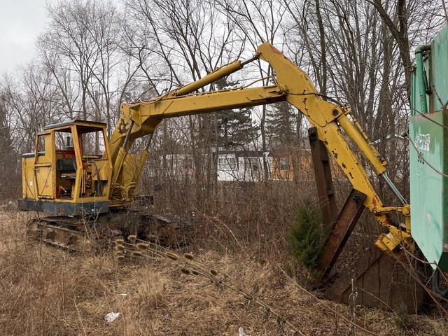 Case Tracked Excavator (Inoperable) Case Tracked Excavator (Inoperable)
