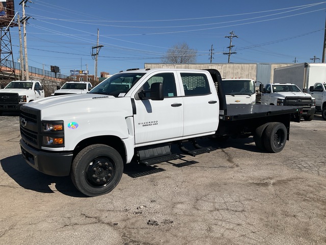 2024 Chevrolet 6500 4x2 Crew Cab Flatbed Truck