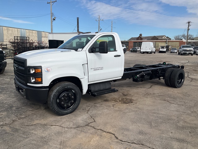 2024 Chevrolet Silverado 4500HD 4x2 Cab and Chassis (Unused)