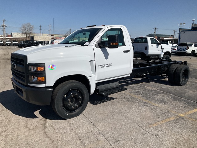 2024 Chevrolet Silverado 5500HD 4x2 Cab and Chassis (Unused)