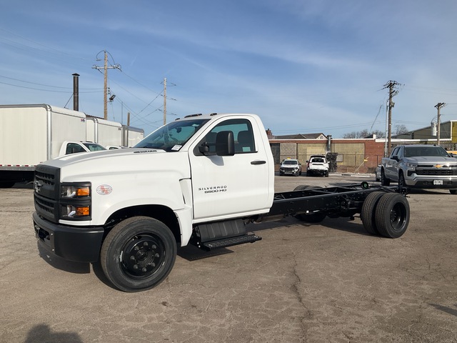 2024 Chevrolet Silverado 5500HD 4x2 Cab and Chassis (Unused)