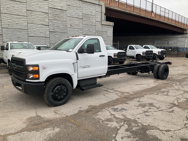 2024 Chevrolet Silverado 5500HD 4x2 Cab and Chassis (Unused)