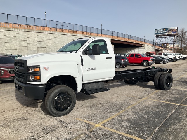 2024 Chevrolet Silverado 5500 4x4 Cab and Chassis (Unused)