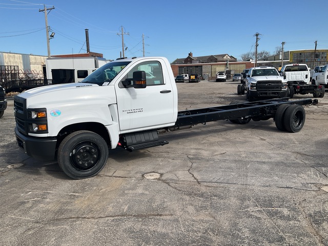 2024 Chevrolet Silverado 6500HD 4x2 Cab and Chassis (Unused)