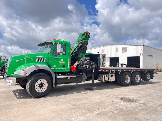 Hiab 288 EP-4 20280 lb Knuckle Boom on 2018 Mack GU813 Granite 8x4 Boom Truck Hiab 288 EP-4 20280 lb Knuckle Boom on 2018 Mack GU813 Granite 8x4 Boom Truck