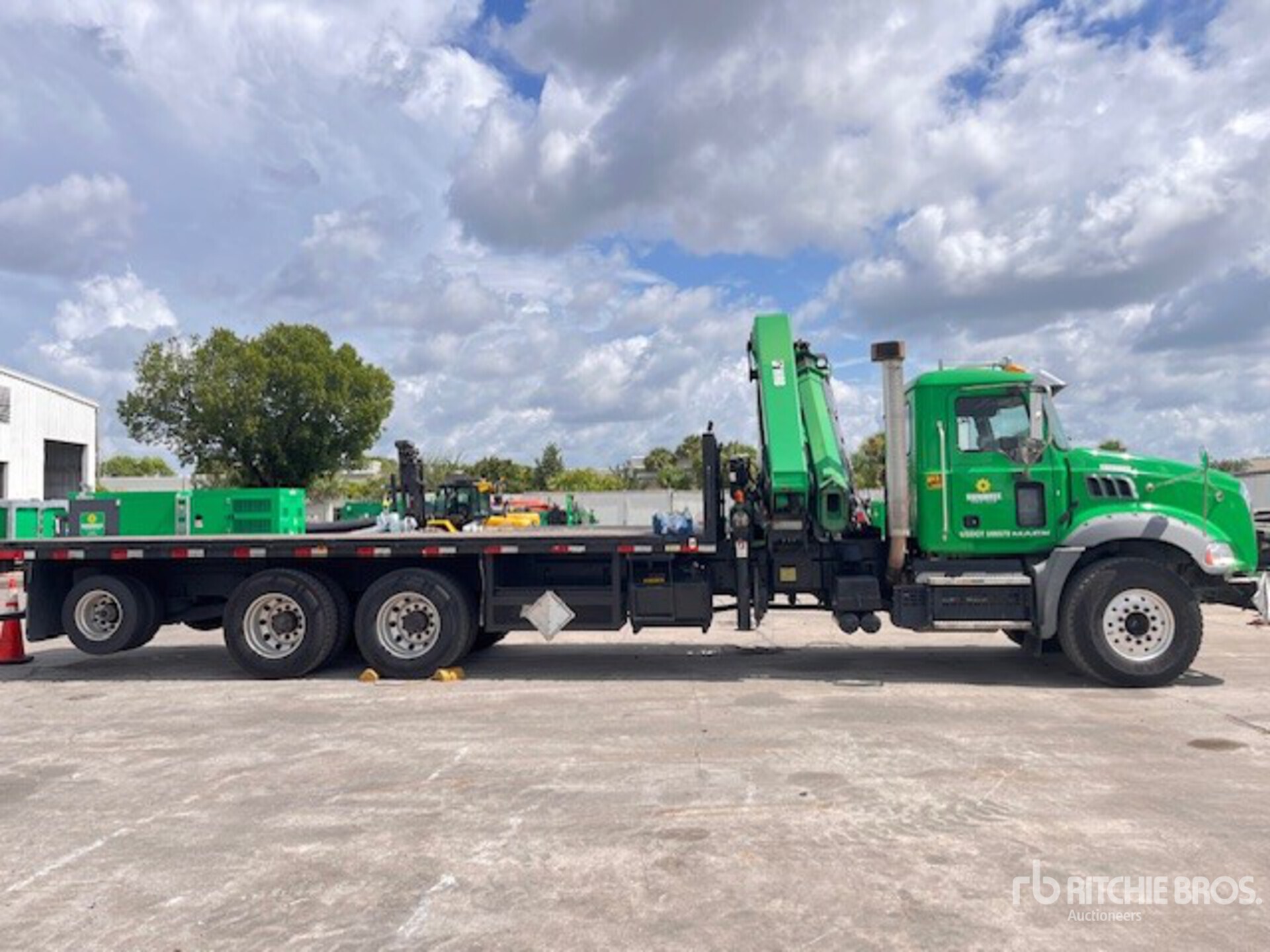 Hiab 288 EP-4 20280 lb Knuckle Boom on 2018 Mack GU813