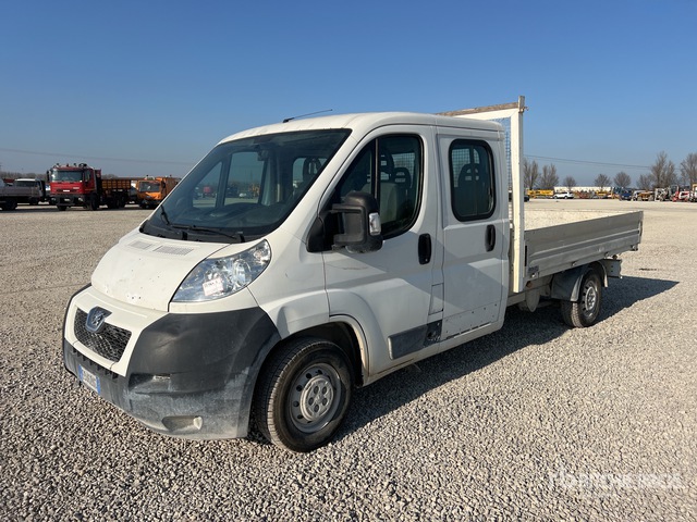 Boxer Cab 2013 Peugeot Boxer 130 Crew Cab Flatbed Truck | Ritchie Bros. Auctioneers