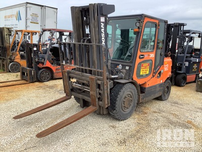 2014 (unverified) Doosan D35S-5 7000 lb 6950 lb Chariot Élévateur