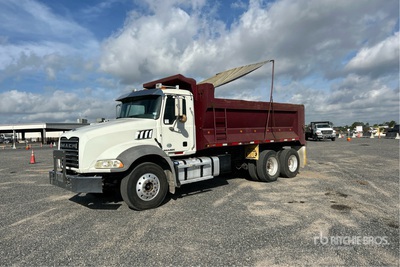 2016 Mack GU813 6x4 T/A Camión dumper