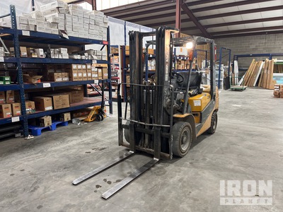 TCM FG25T7G 3700 lb  Pneumatic Tire Forklift