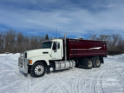 2012 Mack CHU613 6x4 穀物用トラック