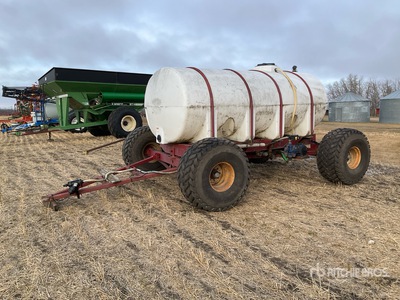 1600 gal Tow-Behind Fertilizer Cart