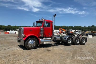 2007 Peterbilt 379 6x4 Tri/A Dagcabine Trekker