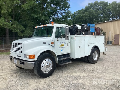 1998 International 4700 4x2 Service Truck