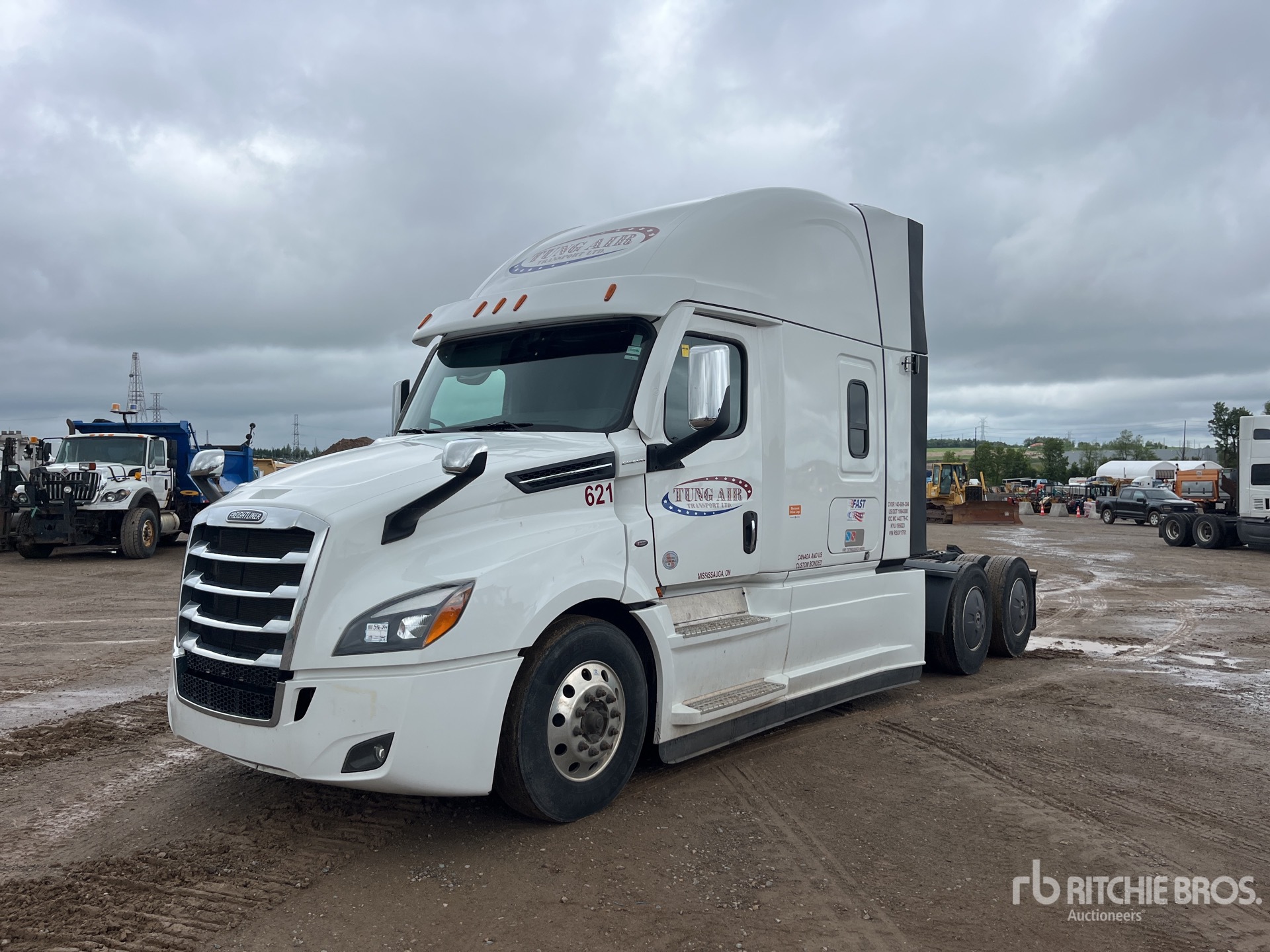 2024 Freightliner Cascadia 126 6x4 T/A Sleeper Truck Tractor