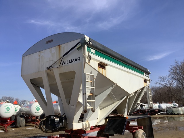 Wilmer 1600 Hydraulic Seed Tender Box Wilmer 1600 Hydraulic Seed Tender Box