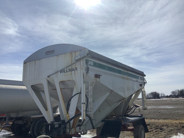 Wilmer 1600 Hydraulic Seed Tender Box Wilmer 1600 Hydraulic Seed Tender Box