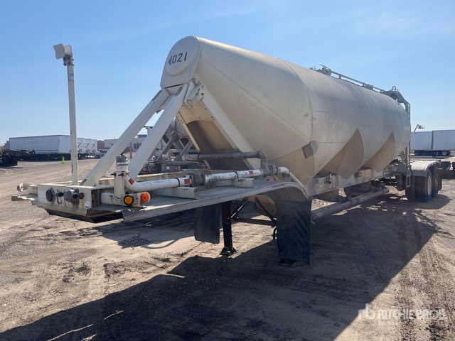 1990 Fruehauf 1000 cft T/A Pneumatic Bulk Trailer | Ritchie Bros ...