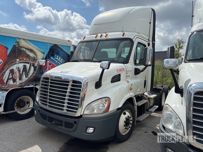 2015 Freightliner Cascadia 113 6x4 T/A Day Cab Truck Tractor