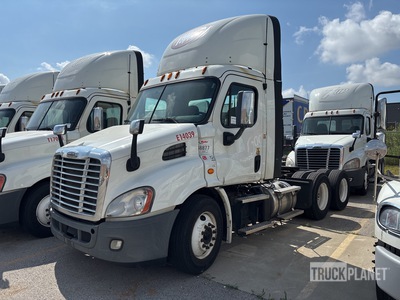 2015 Freightliner Cascadia 113 6x4 T/A Day Cab Truck Tractor