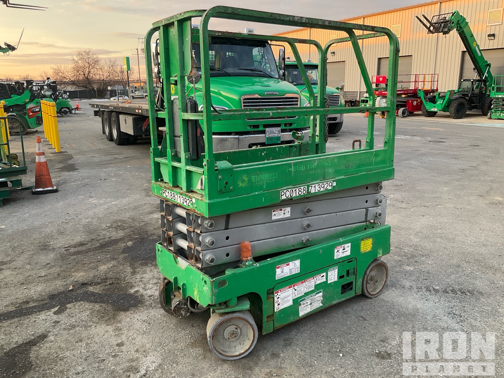 2015 Genie GS-1930 Electric Scissor Lift in Hyattsville, Maryland