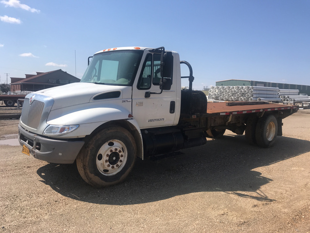 2005 International 4300 S/A Flatbed Truck