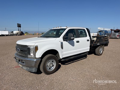 2019 Ford F-350 4x4 Crew Cab Flatbed Truck