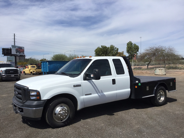 2007 Ford F-350 XL Super Duty Flatbed Truck