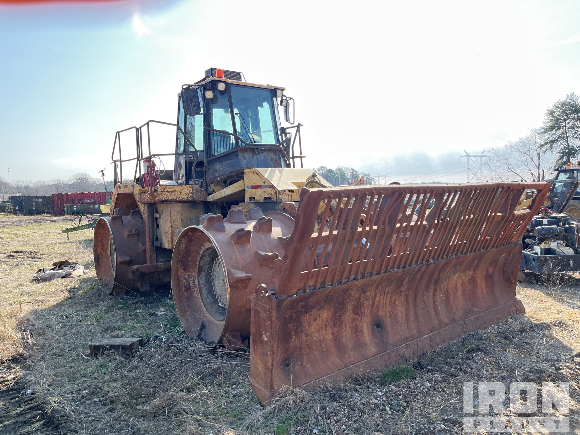 Aiキャロル コレット / Culvers Farm 1982 2004 (unverified) Cat 826G Series II Landfill Compactor in