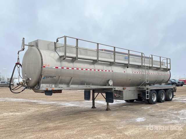 2014 Lazer Inox 44000 L Tri/A Tanker Trailer | Ritchie Bros. Auctioneers