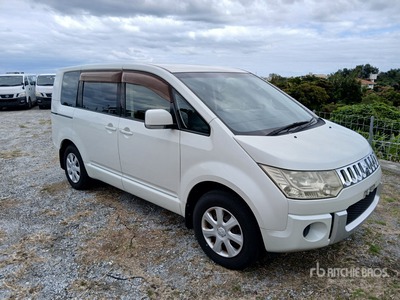 2014 Mitsubishi DELICA D5 Fourgonnette de passagers