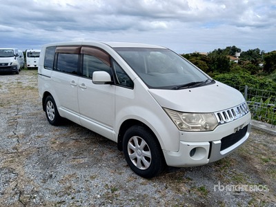 2014 Mitsubishi DELICA D5 Fourgonnette de passagers