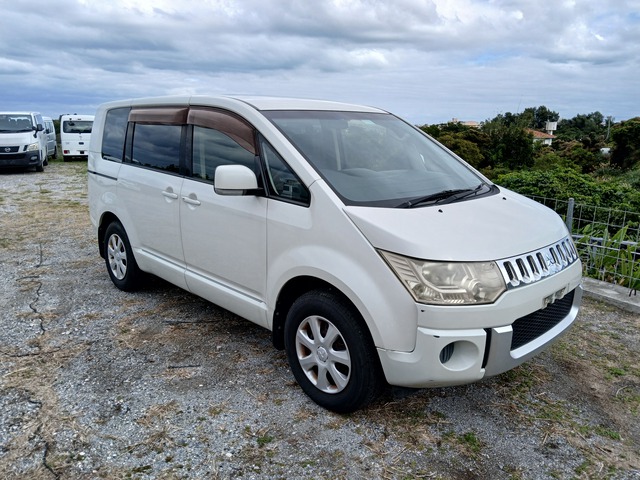 2014 年 Mitsubishi DELICA Passenger Van
