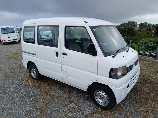 2012 年 Nissan CLIPPER Minivan