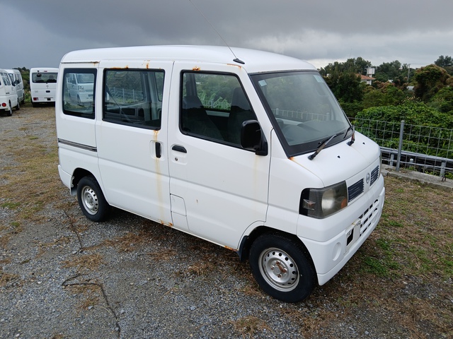 2012 年 Nissan CLIPPER Minivan