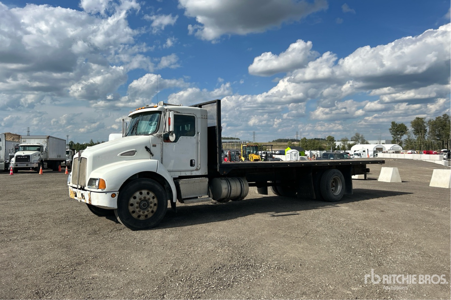 2007 Kenworth T300 4x2 Flatbed Truck