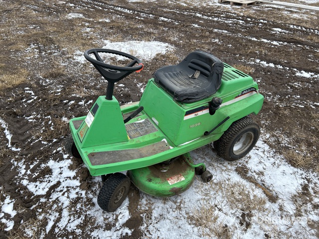 Deutz-Allis 1036 Ride-On Lawn Mower | Ritchie Bros. Auctioneers