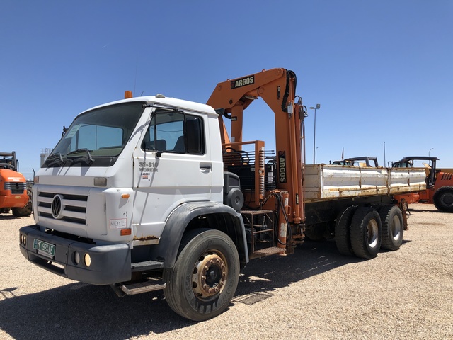 2011 Volkswagen 31. 310 6x4 Flatbed Truck w/Crane 2011 Volkswagen 31. 310 6x4 Flatbed Truck w/Crane