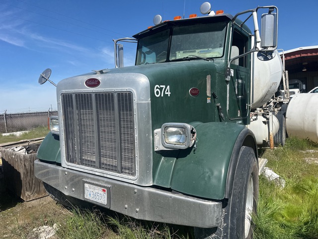 2006 Peterbilt 357 8x4 Mixer Truck (Inoperable) 2006 Peterbilt 357 8x4 Mixer Truck (Inoperable)