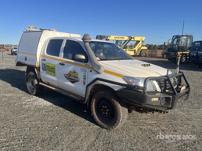 2014 Toyota HiLux 4x4 Dual Cab بيك اب