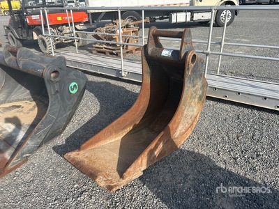 Steelwrist S60 22 in Q/C Cleanup Excavator Bucket