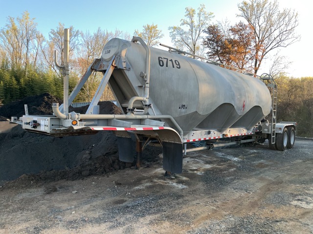 2002 Heil 1000 cft T/A Pneumatic Bulk Trailer