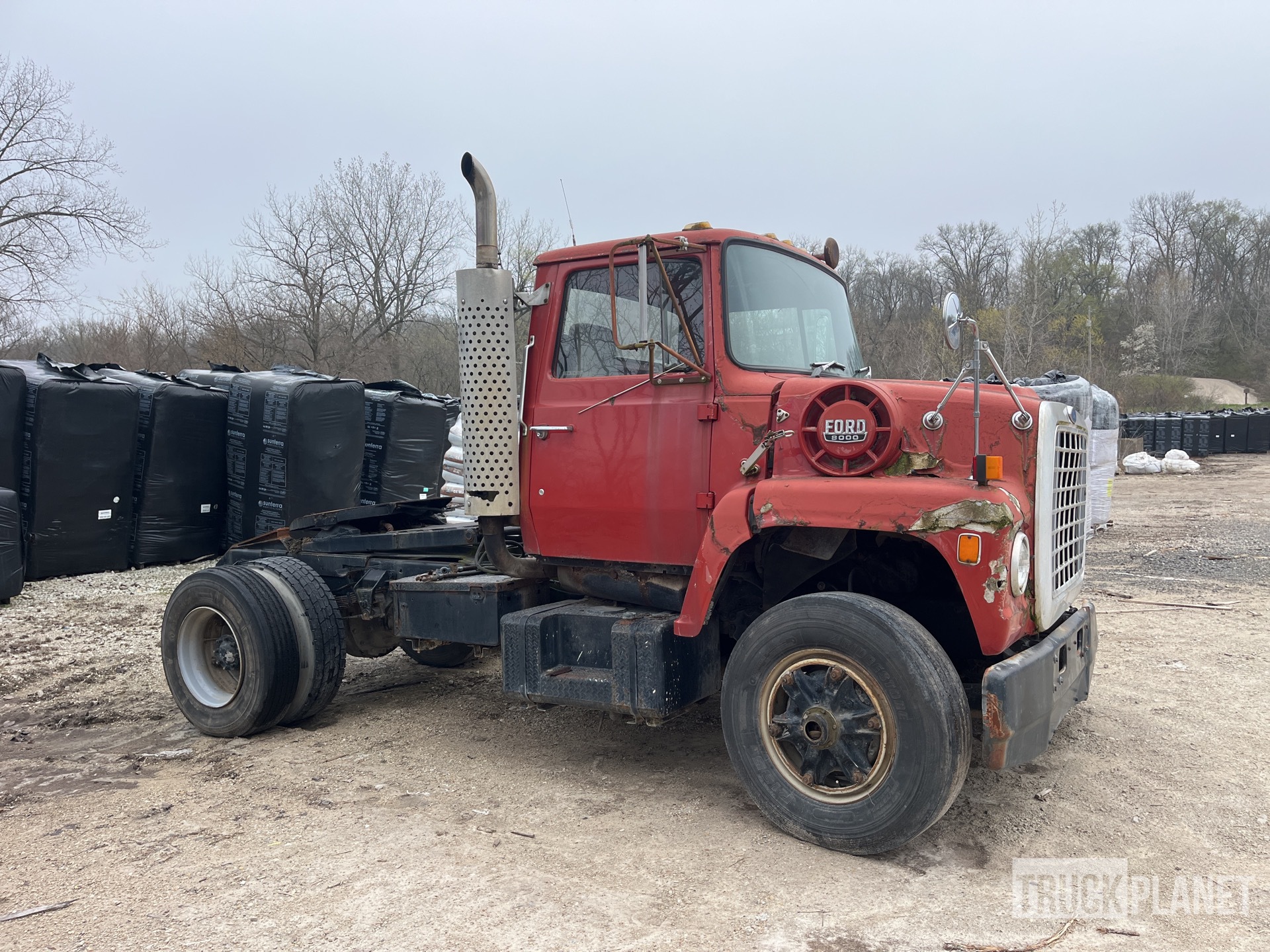 1984 Ford LN8000 4x2 S/A Day Cab Truck Tractor in Marseilles