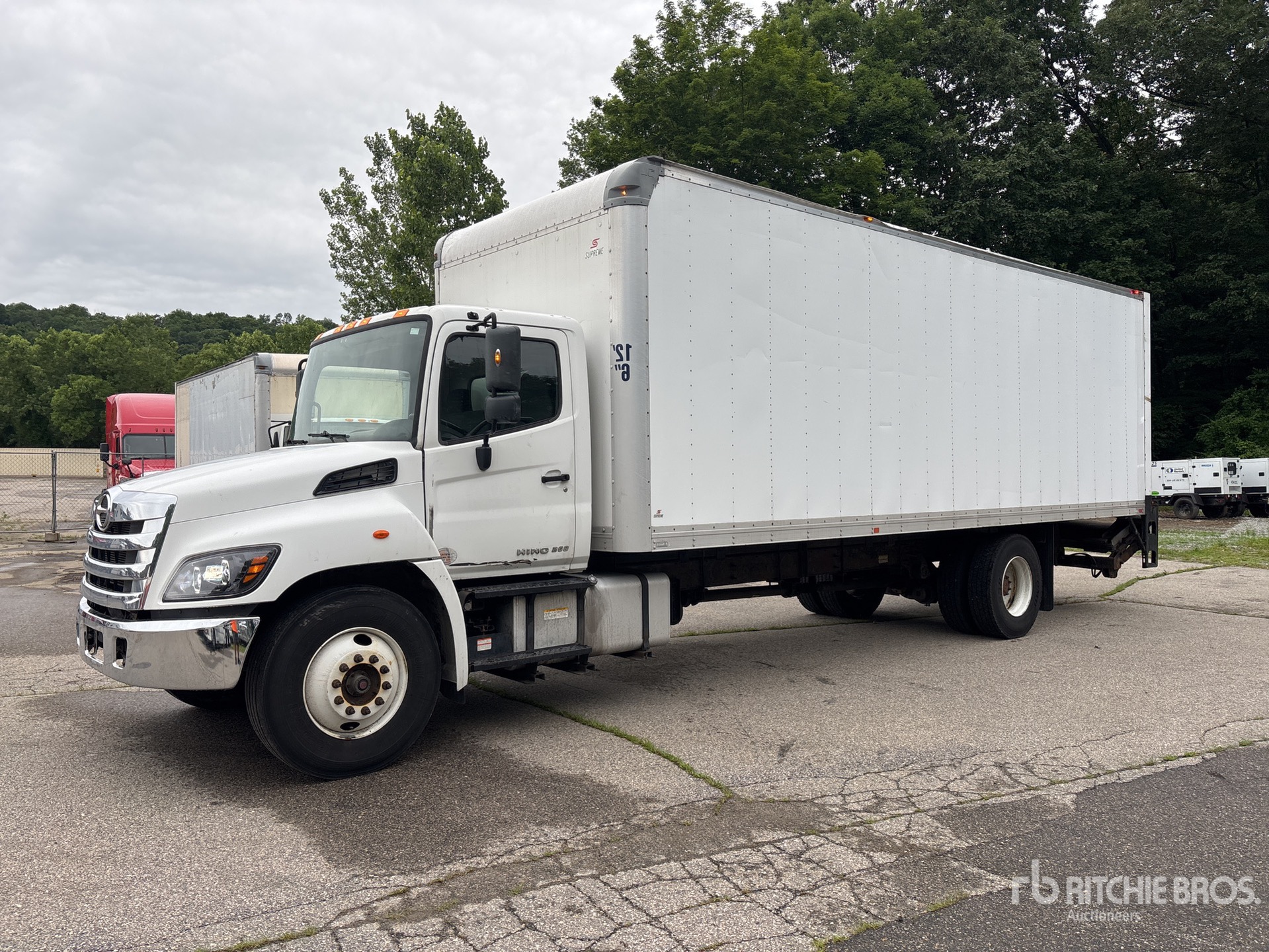 2018 Hino 268 4x2 Camion fourgon
