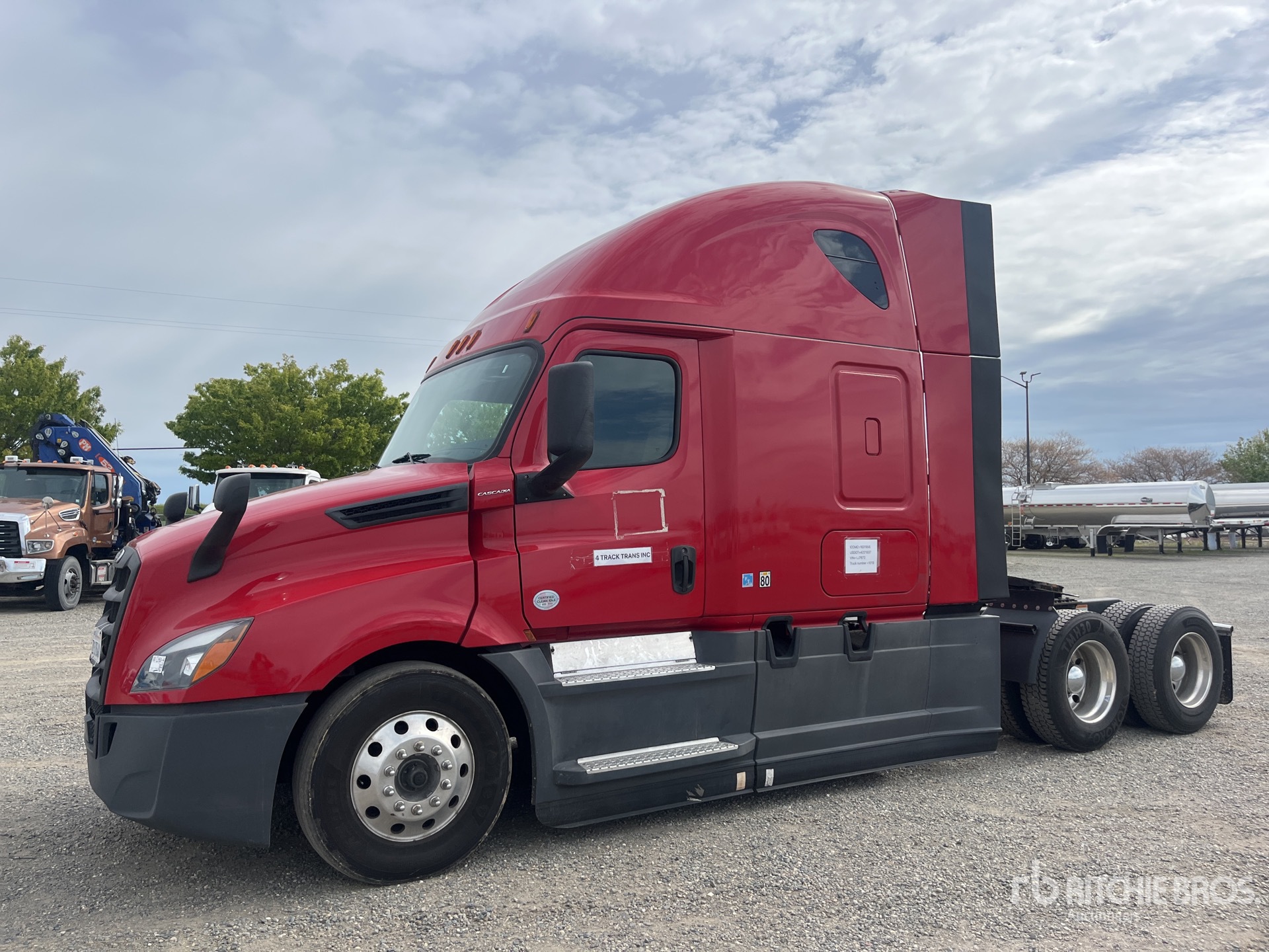 2020 Freightliner Cascadia 126 6x4 T/A Sleeper Truck Tractor