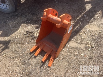 Kubota BT4554 18 in Digging Bucket