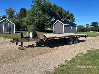 2011 Diamond C 20 ft T/A Equipment Trailer
