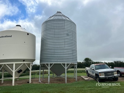 Behlen +/- 3200 bu 4 Ring Hopper Grain Bin