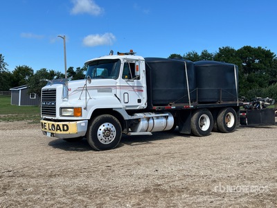 1994 Mack CH613 3800 gal 6x4 Flatbed Flatbed Water Truck