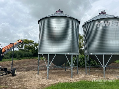 Twister +/- 1000 bu 3 Ring Hopper Grain Bin